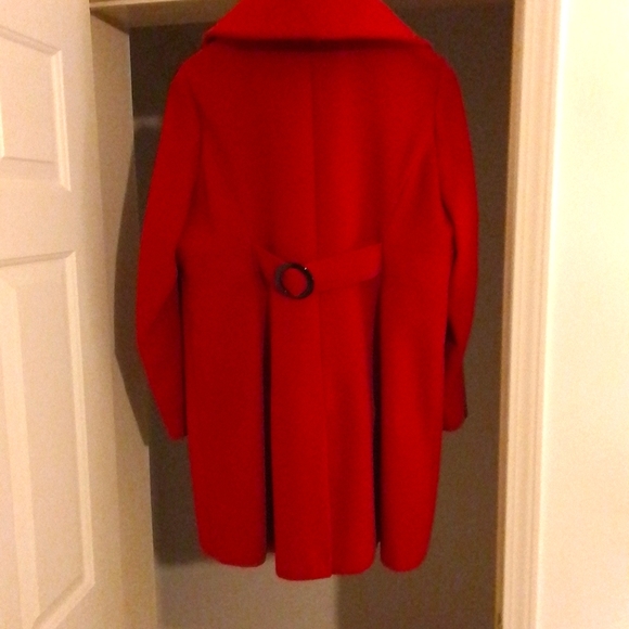 Knee length red coat - Picture 3 of 6